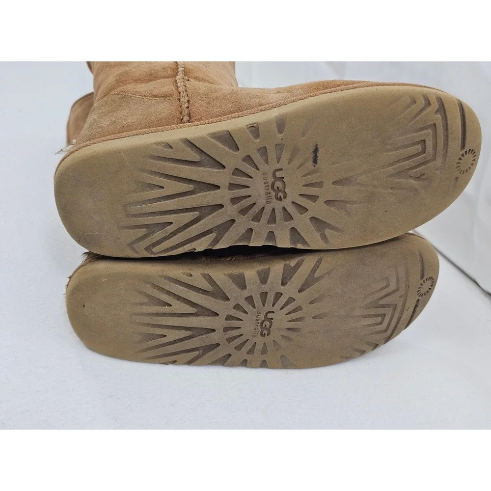 UGG Australia Classic Tall Boots Brown‎ Suede Sheepskin Lined Women's Size 8